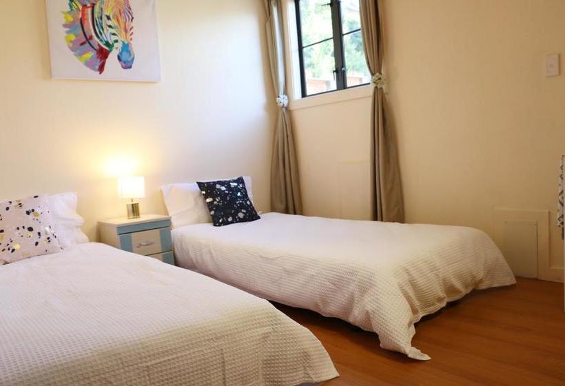 Bed and Breakfast Twin Room In A Beautiful House 1