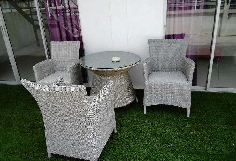 Hotel C&c Residence Bistro Restaurant 11