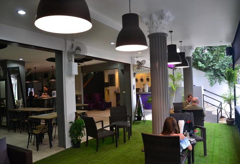 Hotel C&c Residence Bistro Restaurant 13