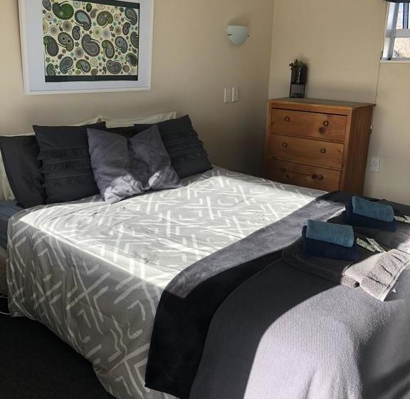 Bed and Breakfast Living On Dee 12