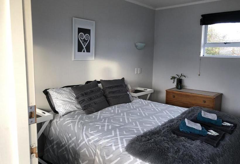 Bed and Breakfast Living On Dee 8