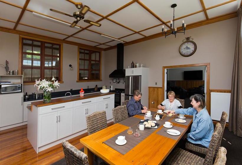 Bed and Breakfast The Old School Enfield 7