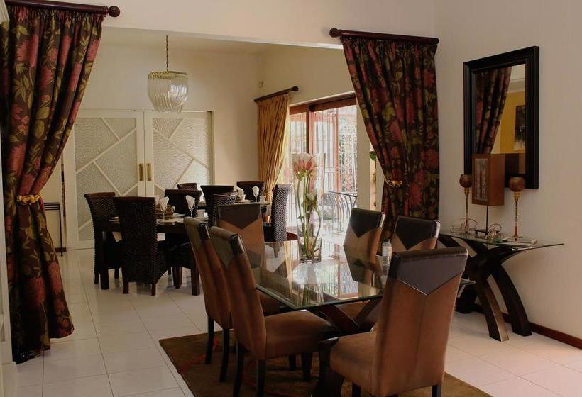 Bed and Breakfast Ravinala Guest House 10