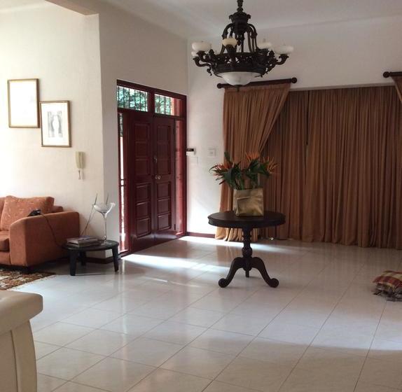 Bed and Breakfast Ravinala Guest House 6