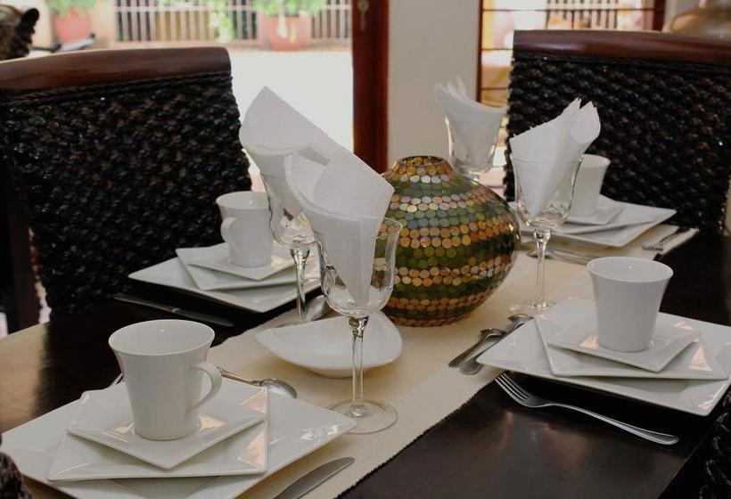 Bed and Breakfast Ravinala Guest House 9