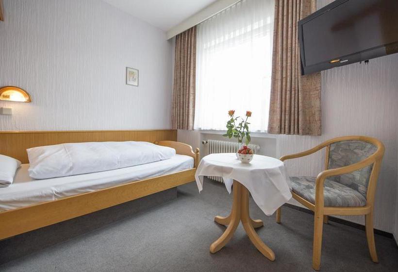 Hotel Gasthof Jägerstüble 13