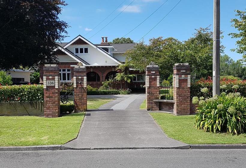 Bed and Breakfast Alderton House