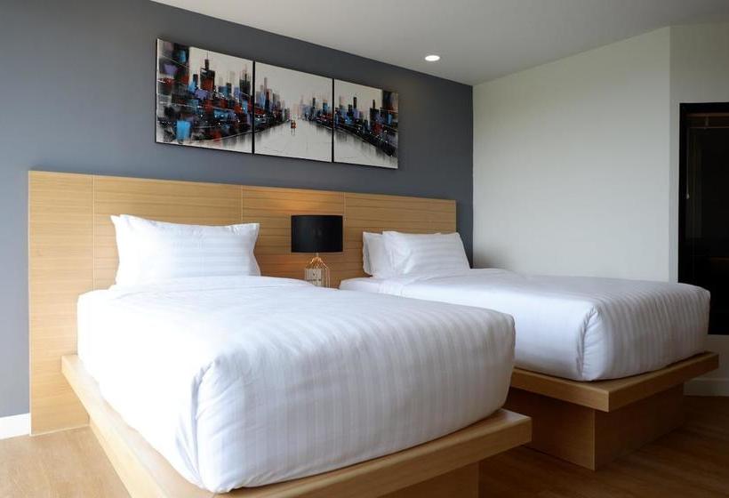 Hotel New Square Patong 10