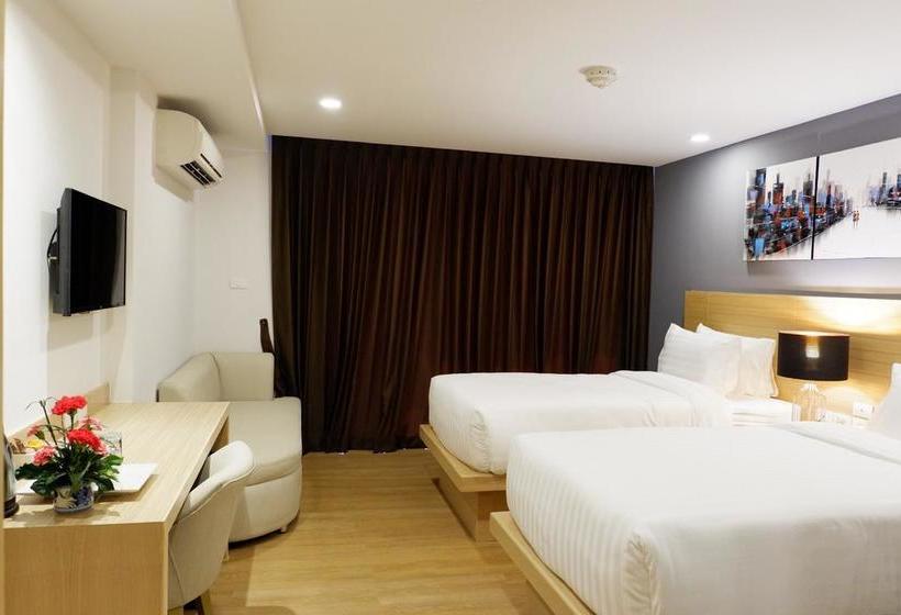 Hotel New Square Patong 11