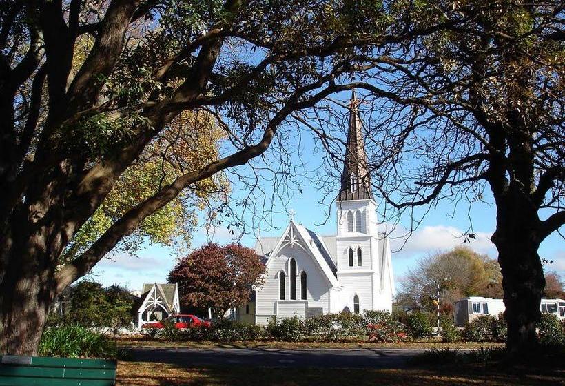 Bed and Breakfast 66 Chaucer 13