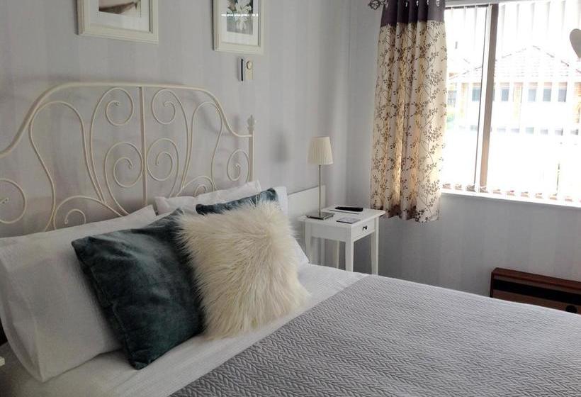 Bed and Breakfast 66 Chaucer 4