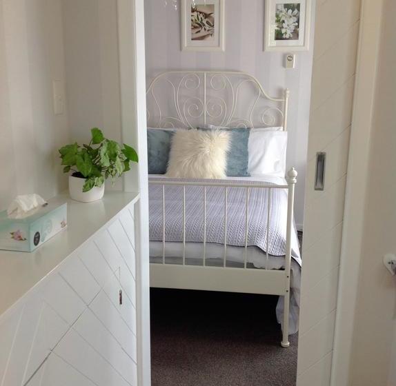 Bed and Breakfast 66 Chaucer 5