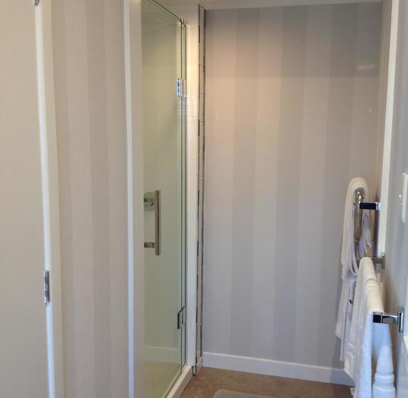 Bed and Breakfast 66 Chaucer 7