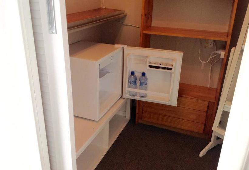 Bed and Breakfast 66 Chaucer 9