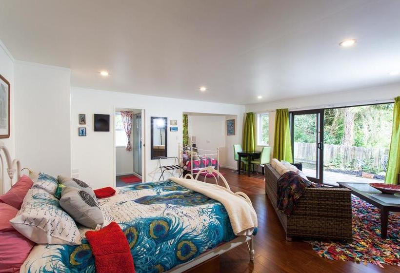 Waimoana Garden Bed And Breakfast 6