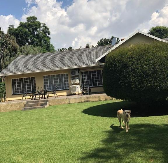 Bed and Breakfast Khuvena Guesthouse 1