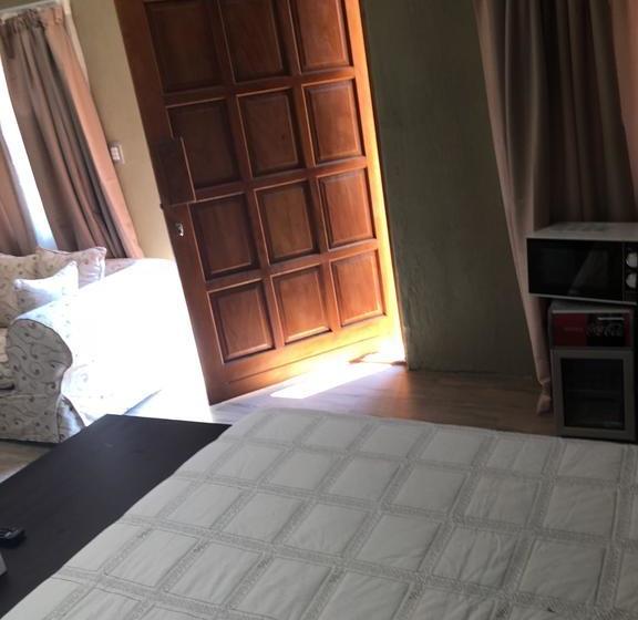 Bed and Breakfast Khuvena Guesthouse 11