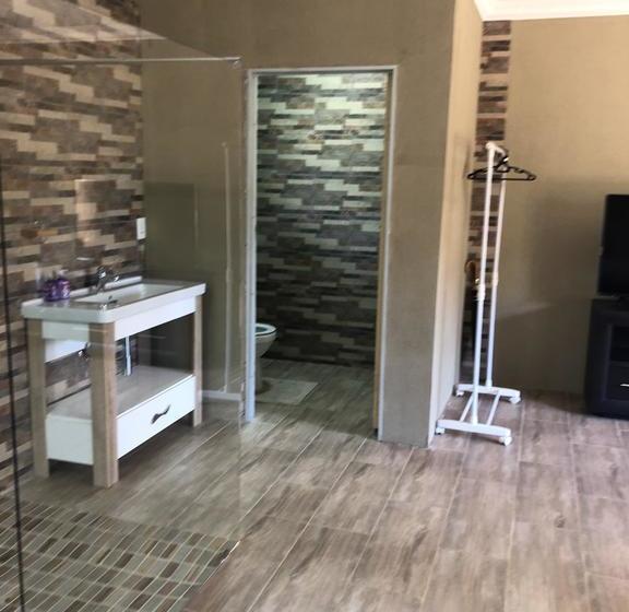 Bed and Breakfast Khuvena Guesthouse 12