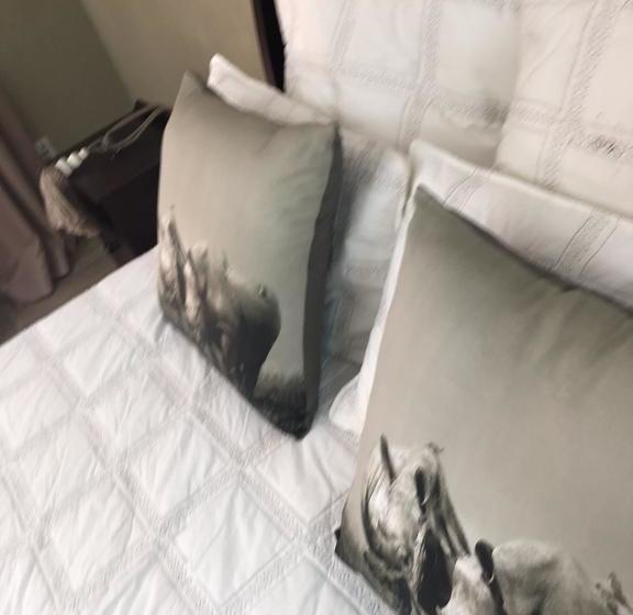 Bed and Breakfast Khuvena Guesthouse 18