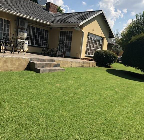 Bed and Breakfast Khuvena Guesthouse 3