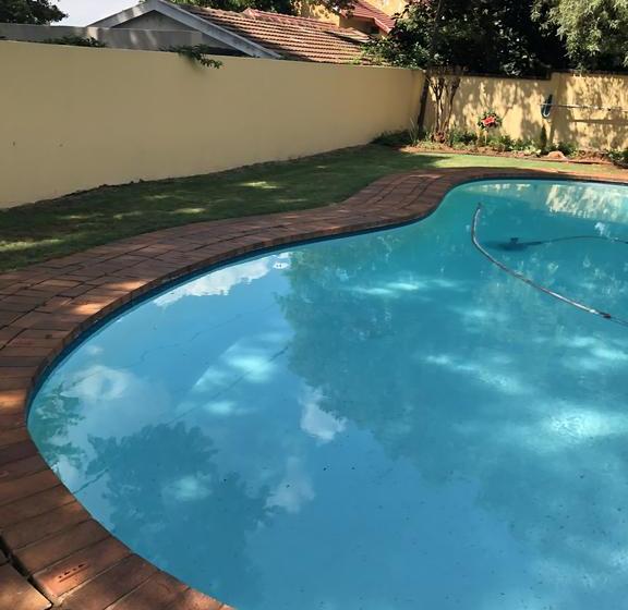 Bed and Breakfast Khuvena Guesthouse 4