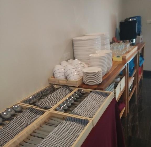 Hotel The Parawood Natrang 4