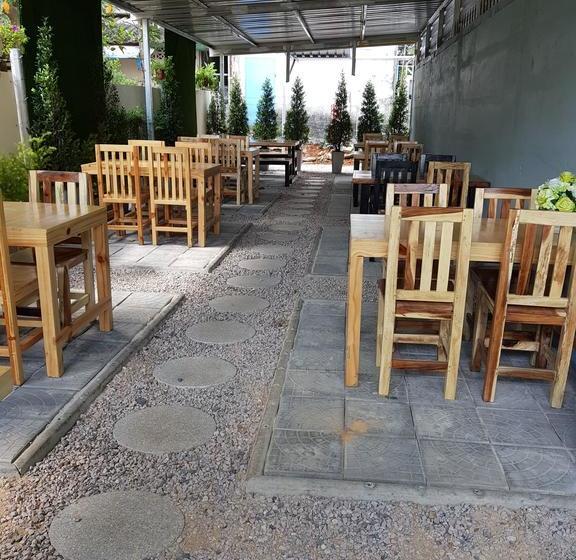 Hotel The Parawood Natrang 8