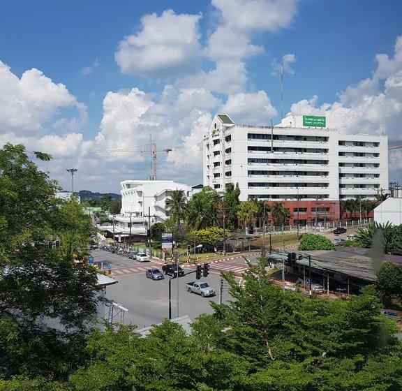 Hotel The Parawood Natrang 9