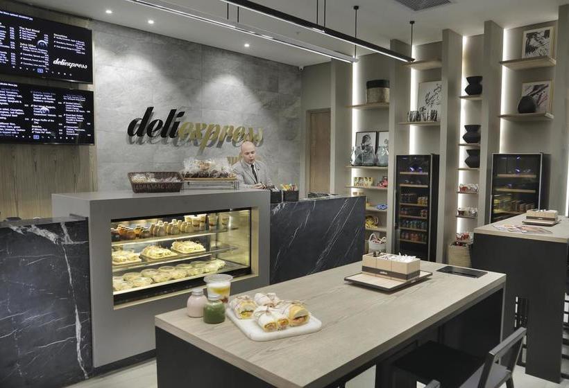 Hotel The Capital On The Park 1