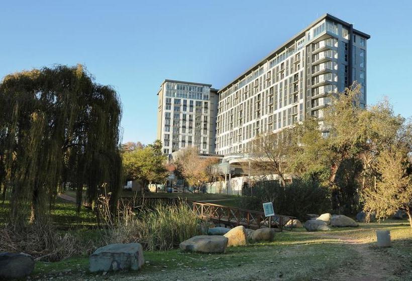 Hotel The Capital On The Park 14