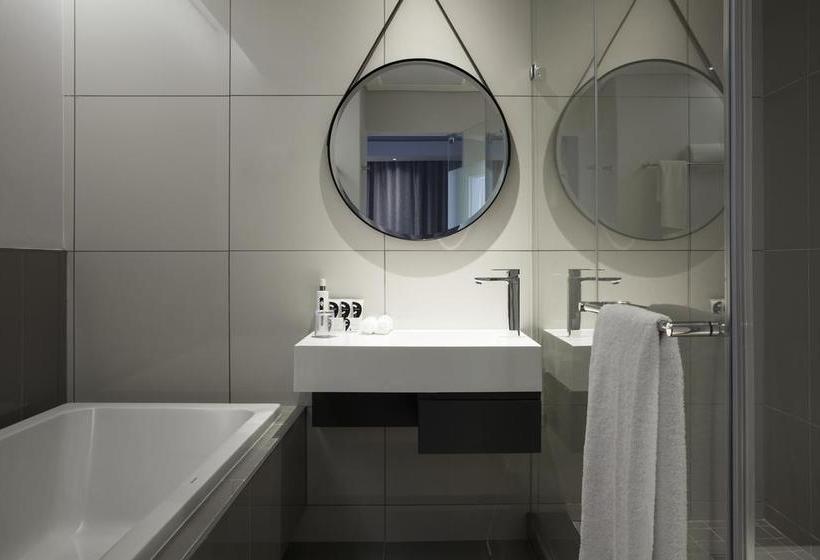 Hotel The Capital On The Park 18