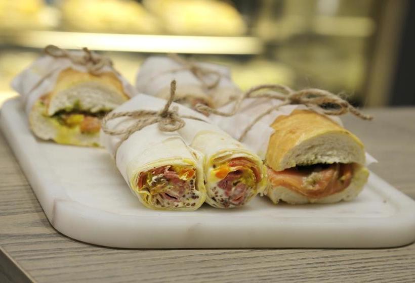 Hotel The Capital On The Park 2