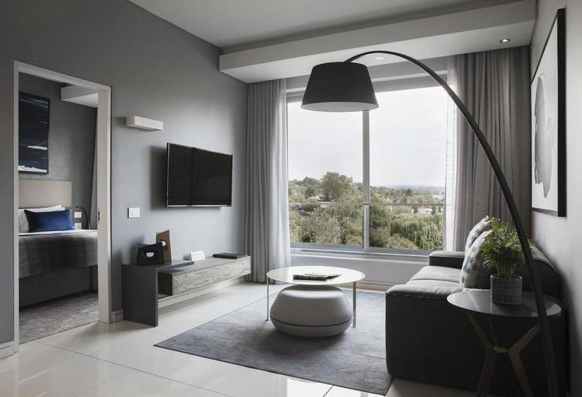 Hotel The Capital On The Park 3