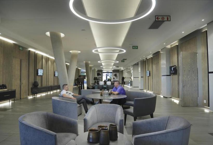 Hotel The Capital On The Park 7