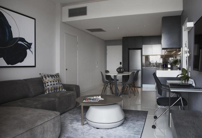 Hotel The Capital On The Park 8