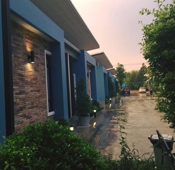 Hotel Blue Orchid Resort 16