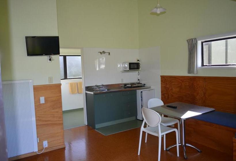 Bell Lodge Motel & Backpackers Hostel 8