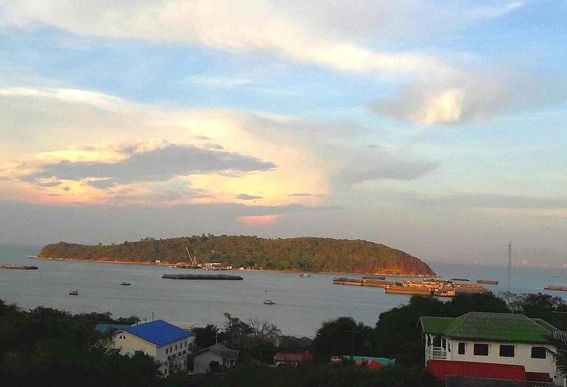 Resort Neutron Bungalow