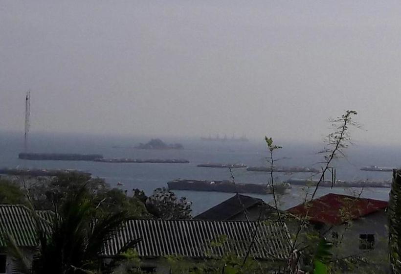 Resort Neutron Bungalow 10