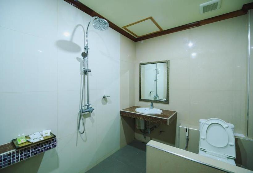 Hotel Amornsukhothai 16