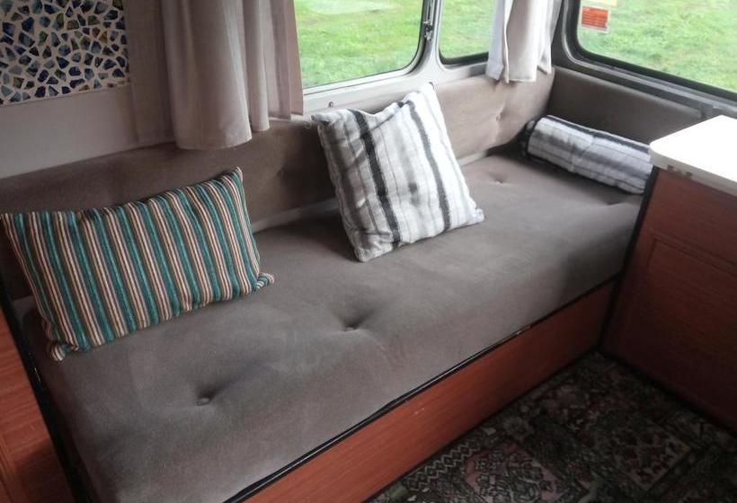 Bed and Breakfast Soc Retreat 10