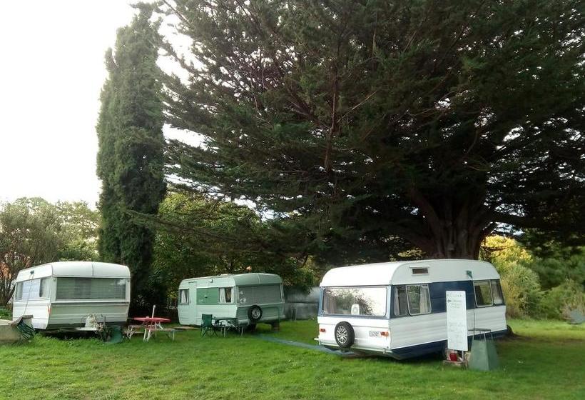 Bed and Breakfast Soc Retreat 3