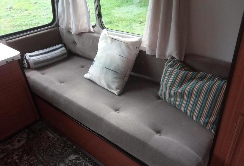 Bed and Breakfast Soc Retreat 9