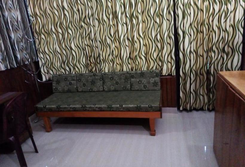 Hotel River Rock Homestay 13