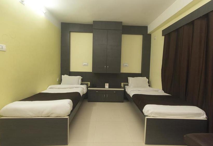 Oyo 10696 Hotel Jagat 16