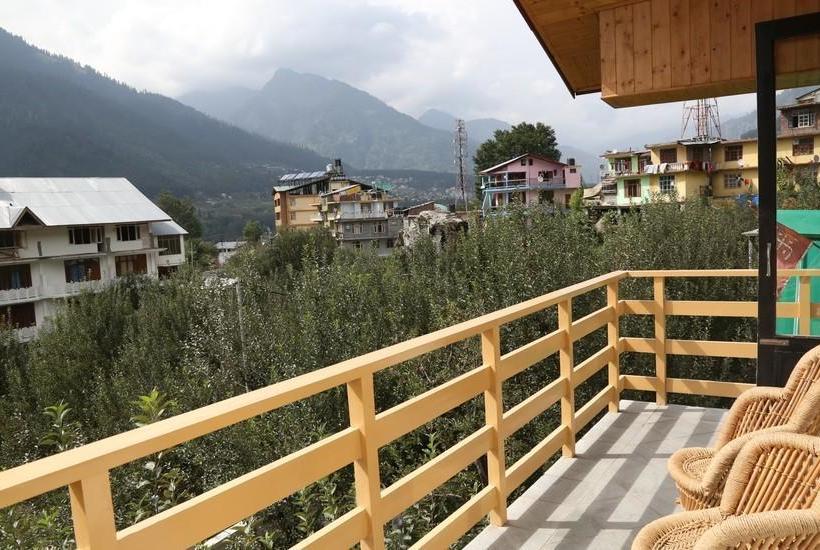 V Resorts Apple Croft Cottage 14