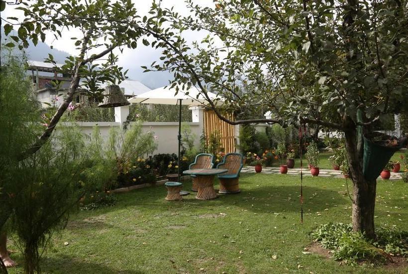 V Resorts Apple Croft Cottage 5