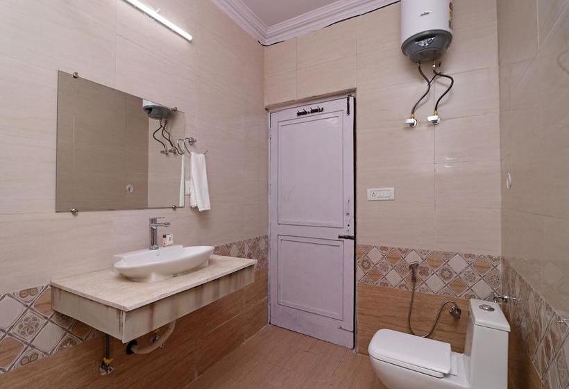 Hotel Oyo 10661 Dsr Classic 9