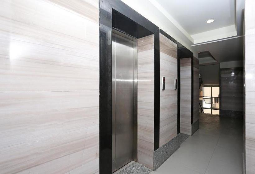 Oyo 10263 Hotel Grand Nishat 17