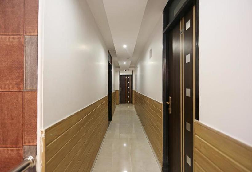 Oyo 10263 Hotel Grand Nishat 18